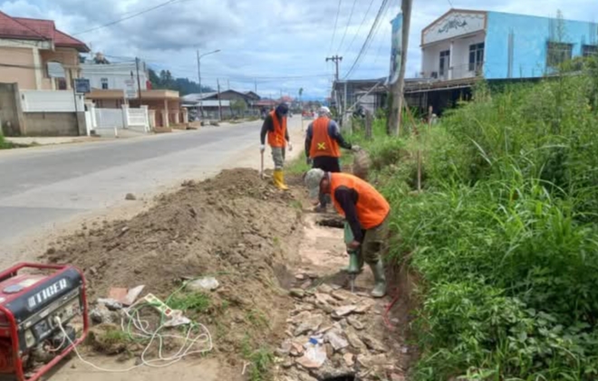 Walikota Alfin Fokus Benahi Drainase di SMA 2 Sungai Penuh untuk Cegah Banjir