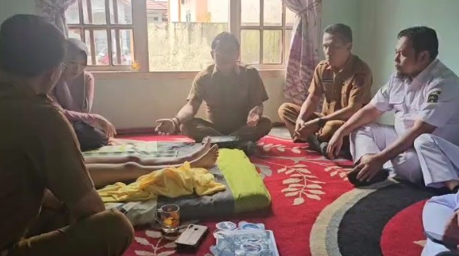 Dinkes Kerinci bersama Puskesmas Mengunjungi Pasien. 