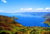 Danau Toba dan Pulau Samosir. (Foto: wisatalagi.blogspot.com)