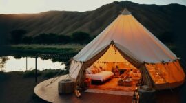 Ilustrasi. 7 Pilihan Tempat Glamping Seru di Puncak, Menginap Nyaman di Tengah Alam. (Foto: (Adobe Stock Photo))