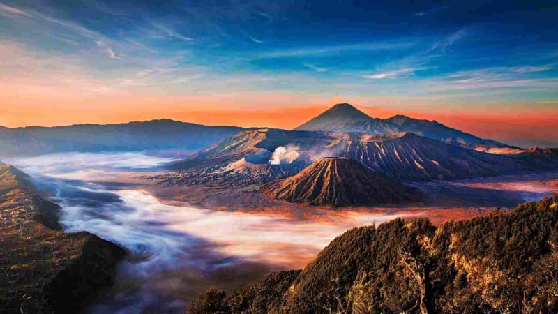 Ilustrasi. Rekomendasi Gunung Ramah Pemula untuk Pendakian Sendirian: Mulai Petualangan Pertamamu di Alam Bebas. (anekatempatwisata.com. Foto: anekatempatwisata.com)