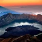Destinasi Alam Terbaik untuk Solo Traveler Pencinta Petualangan (Gunung Rinjani di Lombok. Foto: angindai.com)