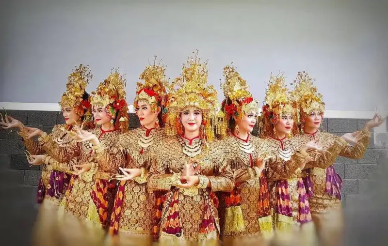 Tarian Tradisional Sumatera Selatan (Foto: traveloka.com)