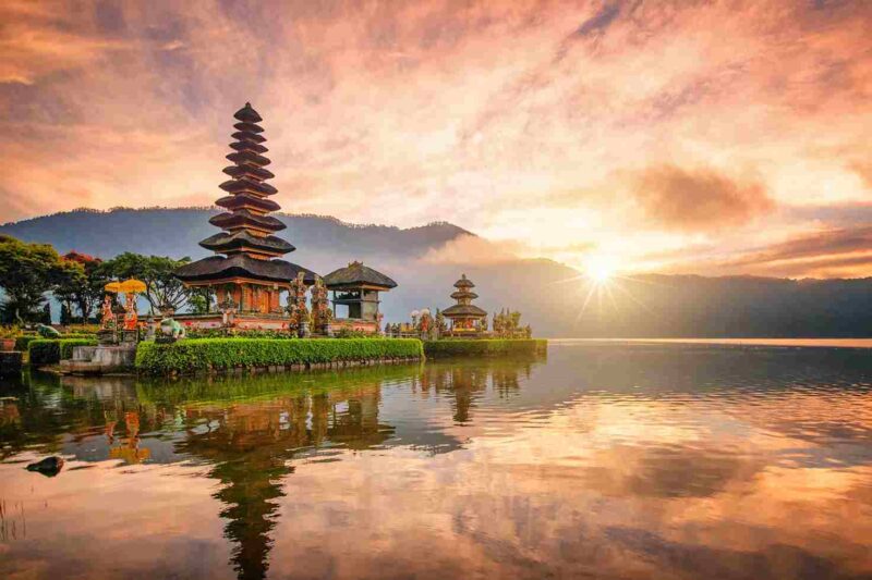 9 Tempat Wisata Malam di Bali yang Wajib Dikunjungi: Dari Pasar Tradisional hingga Pantai Berlampu Romantis (Foto: hoteles.com)