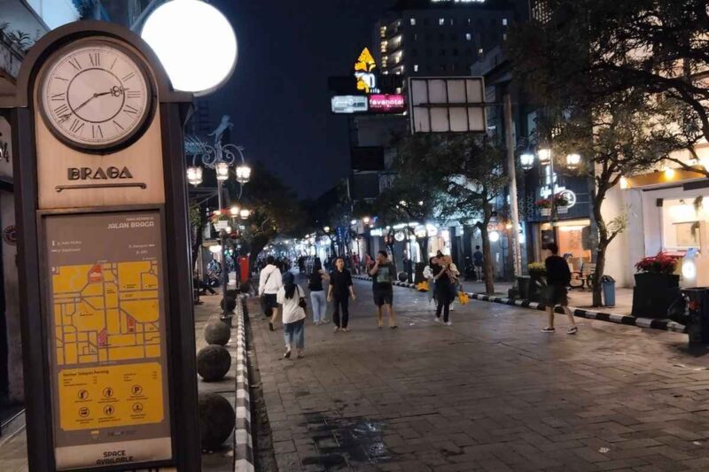 Wisata Malam di Bandung: 7 Destinasi Paling Hits yang Wajib Kamu Jelajahi Saat Kota Mulai Bercahaya. (Foto: travel.kompas.com)