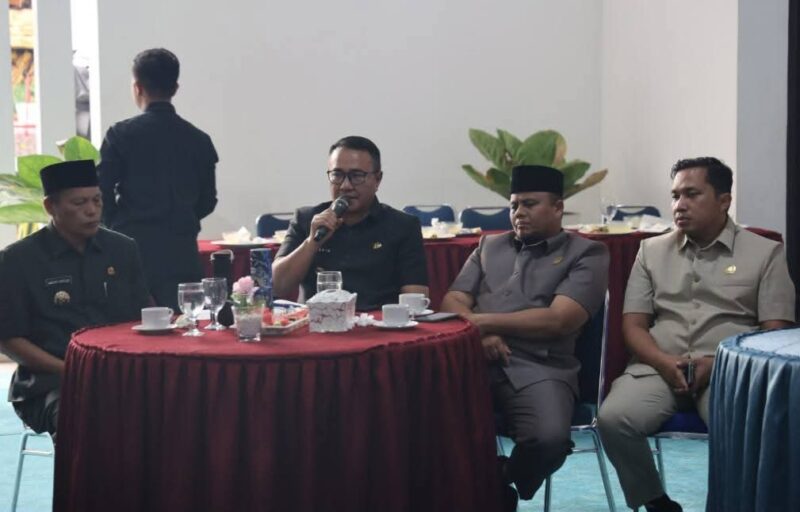 Terkait Rencana Relokasi ke Kincai Plaza, Walikota Sungai Penuh Sharing Bersama Pedagang Pasar Beringin Jaya. (Foto: Humas Pemkot Sungai Penuh)