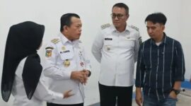 Walikota Sungai Penuh Mendampingi  Gubernur Jambi Tinjau Dapur SPPG dan SMPN 8. (Foto: Humas)