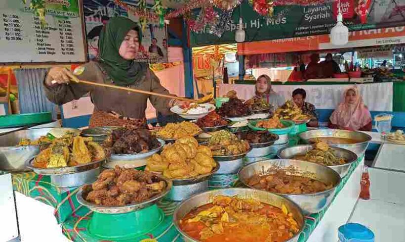 Tempat Wisata Kuliner di Bukittinggi Paling Enak & Hits, Wajib Dicobain!. (Foto: dejogja)