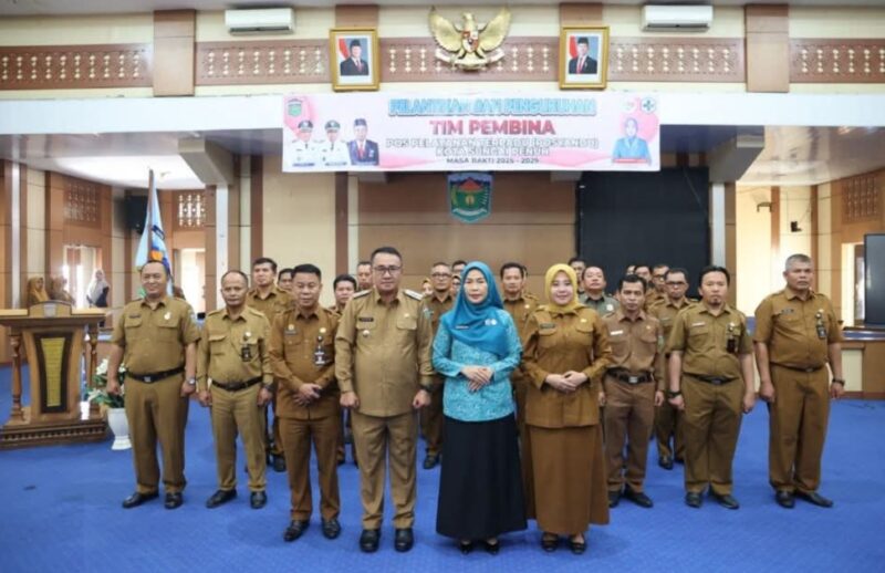 Walikota Sungai Penuh Lantik Tim Pembina Posyandu Kota Sungai Penuh Periode 2025-2029. (Foto: Humas)