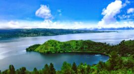 Wisata Danau Toba: Spot Terbaik, Sejarah, dan Estimasi Biaya Lengkap. (Foto: pesonaindo.com)