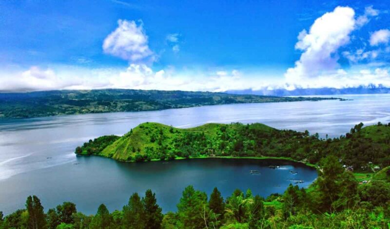 Wisata Danau Toba: Spot Terbaik, Sejarah, dan Estimasi Biaya Lengkap. (Foto: pesonaindo.com)