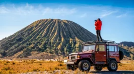 Gunung Bromo, Pesona Alam Jawa Timur yang Wajib Masuk Bucket List Liburanmu. (Foto: traveloka.com)