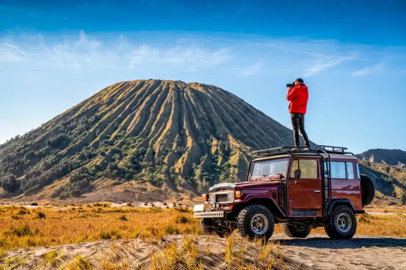 Gunung Bromo, Pesona Alam Jawa Timur yang Wajib Masuk Bucket List Liburanmu. (Foto: traveloka.com)
