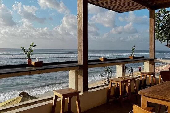 Tempat Nongkrong Kekinian di Jimmy Beach Cafe Bali dengan Suasana Pantai Eksotis. (Foto: google)
