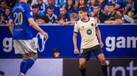 Pemain Barcelona Gerrard Martib (kanan) dibayangi pemain Oviedo Leander Dendoncker dalam lanjutan La Liga di Stadion Carlos Tartiere, Jumat (26/9/2025) dini hari WIB (Foto: Instagram @fcbarcelona)