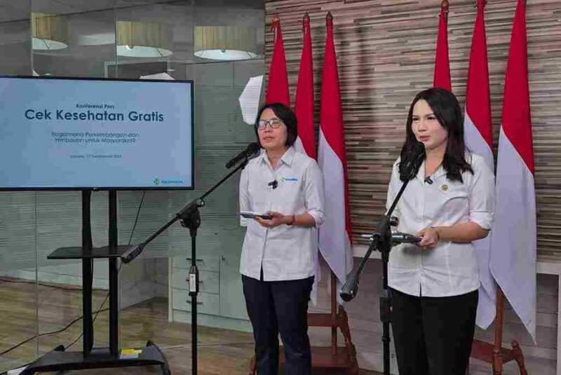 Maria Endang (kiri) dalam konferensi pers 'Perkembangan Program Cek Kesehatan Gratis' di Jakarta, Kamis (18/9/2025) (Foto: Isnaeni Hera)