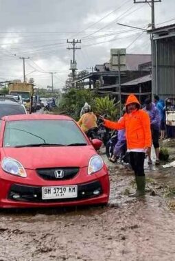 Hujan Deras, Desa di Kerinci Terendam Banjir, Bupati Turun