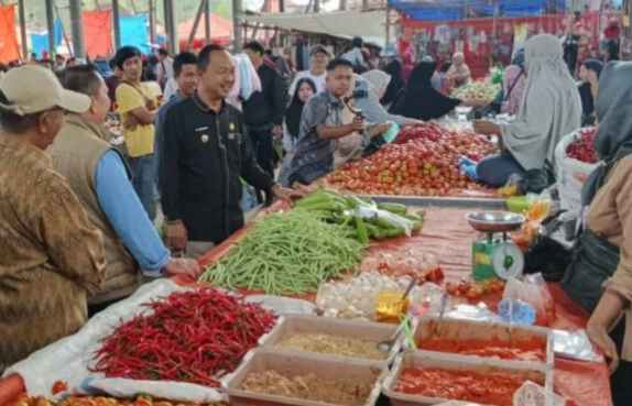 Cabai Masih Mahal, Pemkab Kerinci Turunkan Harga Lewat Operasi Pasar