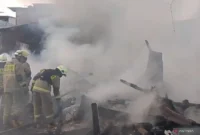 Api Lahap Lapak Rongsokan di Duren Sawit, Kerugian Ditaksir Rp80 Juta (Foto: Antara)