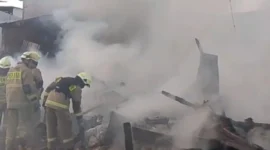 Api Lahap Lapak Rongsokan di Duren Sawit, Kerugian Ditaksir Rp80 Juta (Foto: Antara)