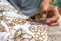 Ilustrasi. Hari Batik Nasional 2025: Sejarah, Makna, dan Perjalanan Batik (Foto: luxuriousmagazine)