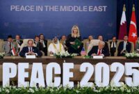 Presiden Prabowo Subianto (berkas abu-abu) menyaksikan proses penandatanganan Perjanjian Perdamaian dan Penghentian Perang di Gaza oleh Presiden AS donald Trump dan Presiden Republik Turkiye Recep Teyyep Erdogan, serta Presiden Republik Arab Mesir Abdel Fatah El-Sisi, pada Senin (13/10/2025). (Foto: Biro Pers Setpres)