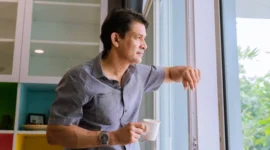 Ilustrasi orang minum kopi. Foto: Tapui/Shutterstock