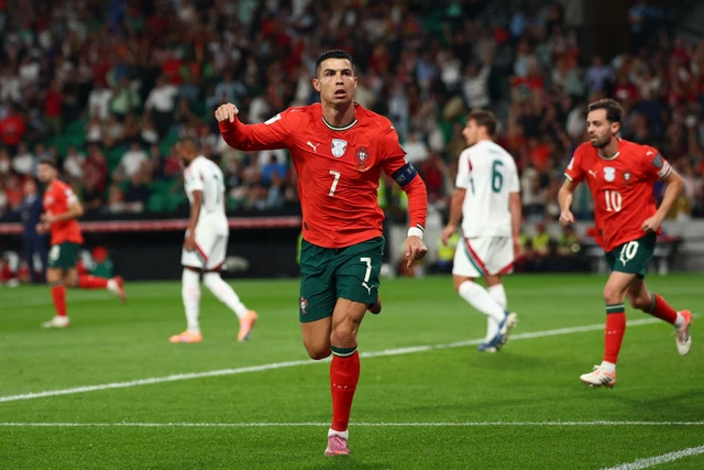 Selebrasi pemain Timnas Portugal Cristiano Ronaldo usai mencetak gol ke gawang Timnas Hongaria pada pertandingan Grup F Kualifikasi Piala Dunia 2026 Zona Eropa di Estadio Jose Alvalade, Lisbon, Portugal, Selasa (14/10/2025). Foto: Pedro Nunes/REUTERS