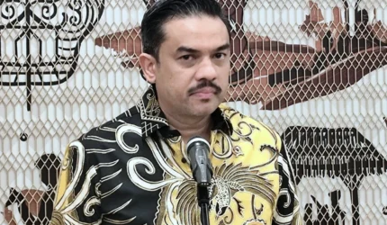 Menteri UMKM Maman Abdurrahman manghadiri konferensi pers di Kantor Kemendag, Jakarta, Senin (17/12025)