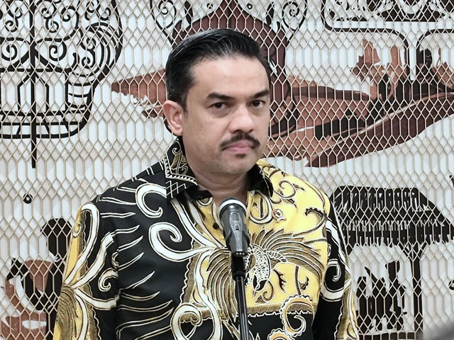 Menteri UMKM Maman Abdurrahman manghadiri konferensi pers di Kantor Kemendag, Jakarta, Senin (17/12025). Foto: Widya Islamiati