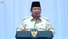 Presiden Prabowo Subianto memberikan sambutan dalam Peluncuran Program Digitalisasi Pembelajaran di SMPN 4 Bekasi, Jawa Barat, Senin (17/11/2025). Foto: YouTube/Sekretariat Presiden