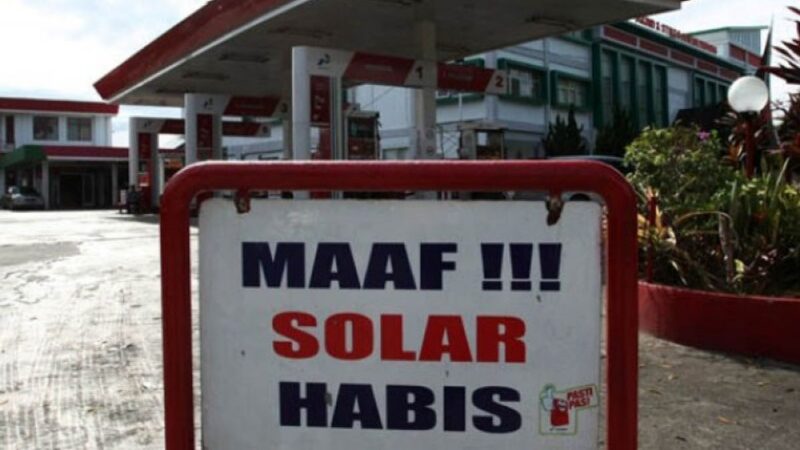 Foto : Salah satu SPBU tutup karena Solar Habis.