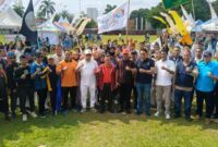 Gubernur Jambi Al Haris Bersama Peserta Festival Olahraga Tradisional dan Kreasi Budaya 2025. Foto: Riky