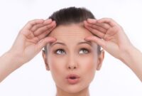 Ilustrasi wajah berkeriput.