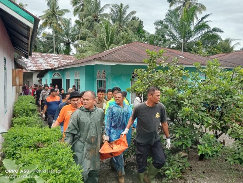 Evakuasi Korban Meninggal di Agam, Sumbar. (Foto : BPBN) 