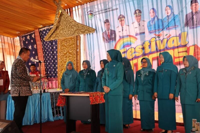 Wako Alfin kukuhkan Bunda Literasi Kota Sungaipenuh dan Bunda Literasi se-Kecamatan Kota Sungaipenuh tahun 2025, Foto (Diskominfo) 