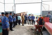 Walikota Sungai Penuh Alfin dampingi tim pemantauan Adipura dari Kementerian Lingkungan Hidup dan Kehutanan (KLHK) tinjau Tempat Pengolahan Sampah Terpadu (TPST) di Renah Kayu Embun (RKE). Foto : Diskominfo Sungaipenuh