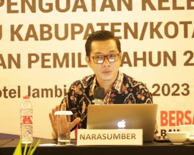 Herri Novealdi, mantan jurnalis dan kini menjadi dosen di UIN Sulthan Thaha Saifuddin Jambi dan Ahli Pers Dewan Pers.