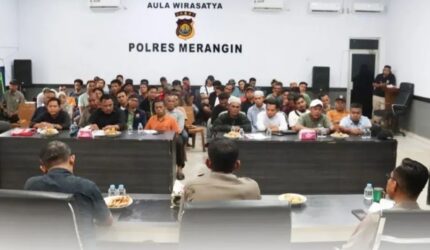 Pertemuan dipimpin Kapolres Merangin AKBP Kiki Firmansyah Effendi, S.I.K., M.H., didampingi jajaran Pejabat Utama Polres Merangin. Dari pihak pemerintah daerah hadir Asisten I Setda Merangin, Sukoso, S.TP., M.H., serta perwakilan BINDA Merangin.