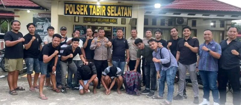 Tiga pelaku perampokan bersenjata yang menyerang rumah pasangan suami-istri di Desa Gading Jaya, Tabir Selatan, Merangin, berhasil ditangkap Polres Merangin kurang dari 24 jam setelah kejadian. Foto : Humas Polres Merangin
