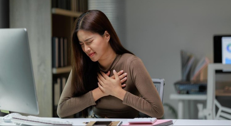 Ilustrasi Kebiasaan Sehat yang Ternyata Berbahaya Merusak Jantung/Foto: Getty Images/Phimwilai Kitsuriya