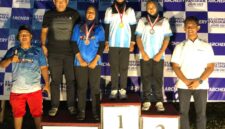 Atlet Perpani Kota Jambi berpose dengan penuh bangga usai kembali mempertahankan gelar juara umum pada Kejurprov Panahan 2025 di Tanjung Jabung Barat.