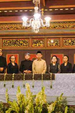 Pakubuwono XIII Dimakamkan di Imogiri, Fadli Zon Kenang Sosok Sang Raja yang Bersahaja