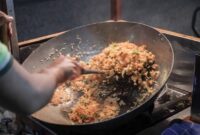 Ilustrasi Memasak Nasi Goreng