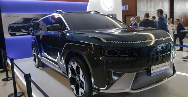 TMI Perkenalkan Mobil Listrik i2C Karya Anak Bangsa