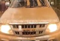 Isuzu Panther terendam banjir.