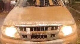 Isuzu Panther terendam banjir.