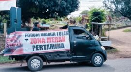 Warga Kota Jambi yang terdampak penetapan status zona merah menggelar aksi unjuk rasa pada Senin (24/11/2025)