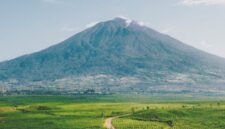 Pengalihan fungsi lahan di Kaki Gunung Kerinci. 