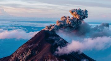 Letusan Gunung Hayli Gubbi di Ethiopia setelah lebih dari 12.000 tahun tidak aktif.
